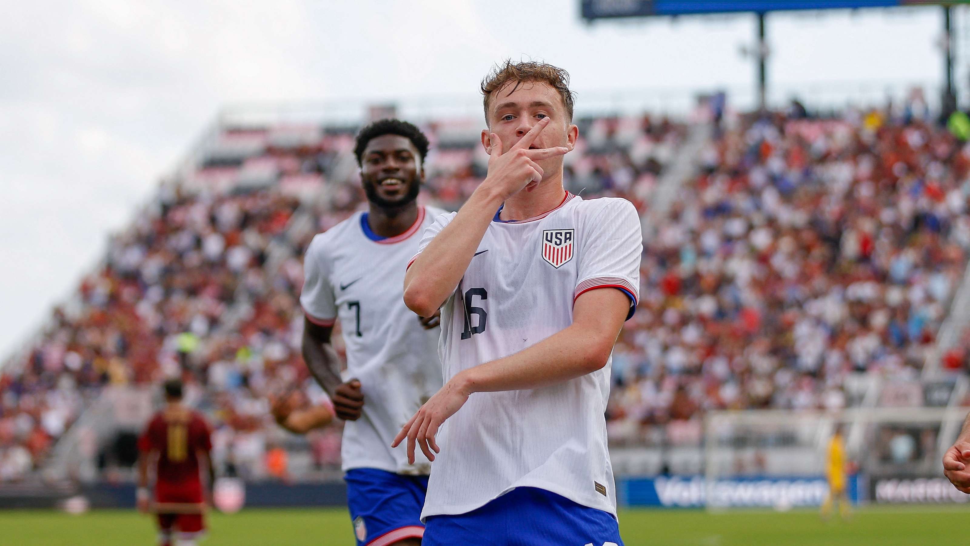 今天很铁！小贾巴里-史密斯15投4中&三分5中0 得到9分10板.